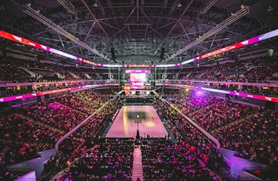 NBA篮网对阵雄鹿比赛集锦，季后赛级别对抗精彩片段，看球网篮球集锦